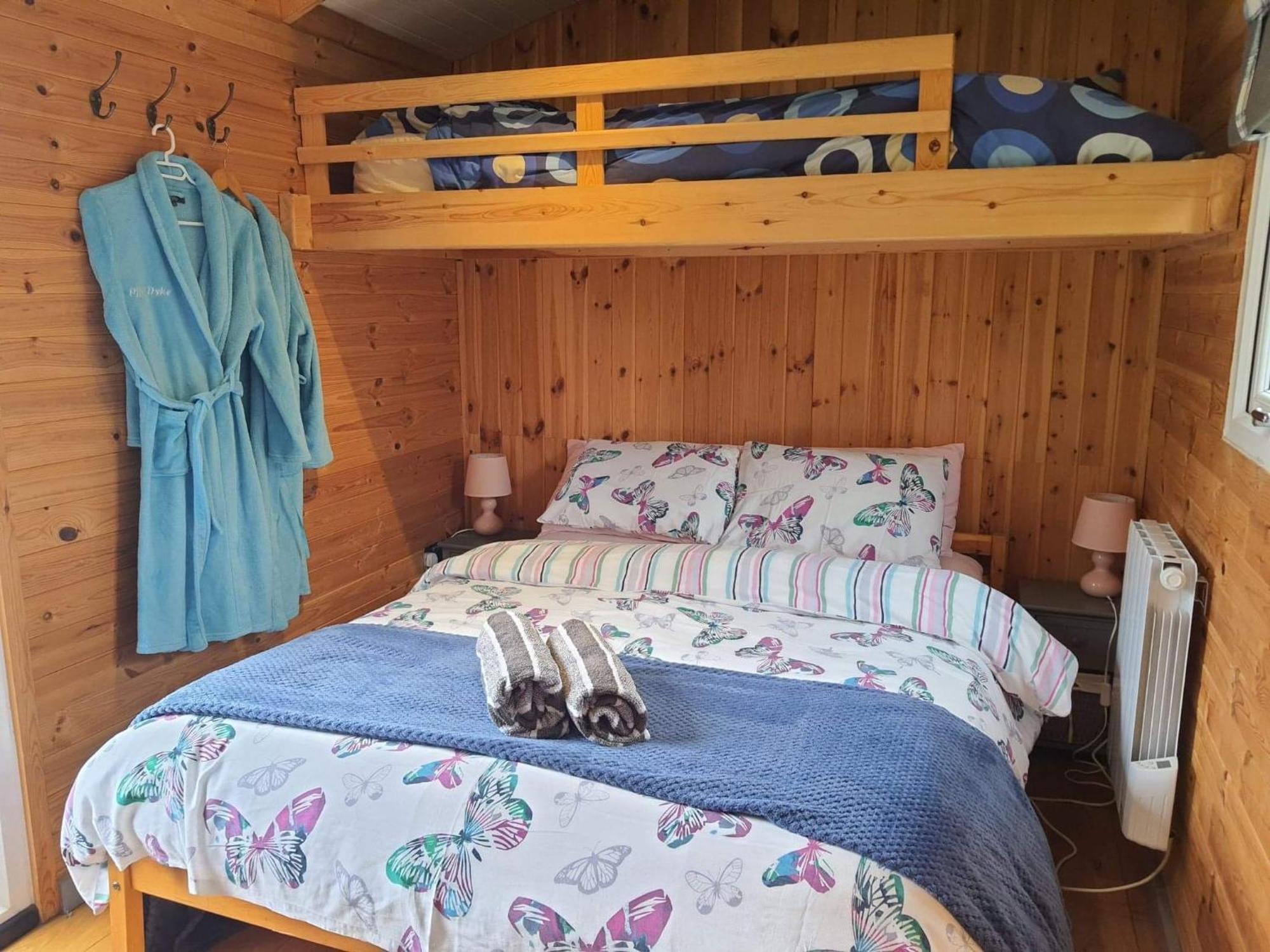 Luxury Railway Carriage With Own Private Hot Tub * Clodock